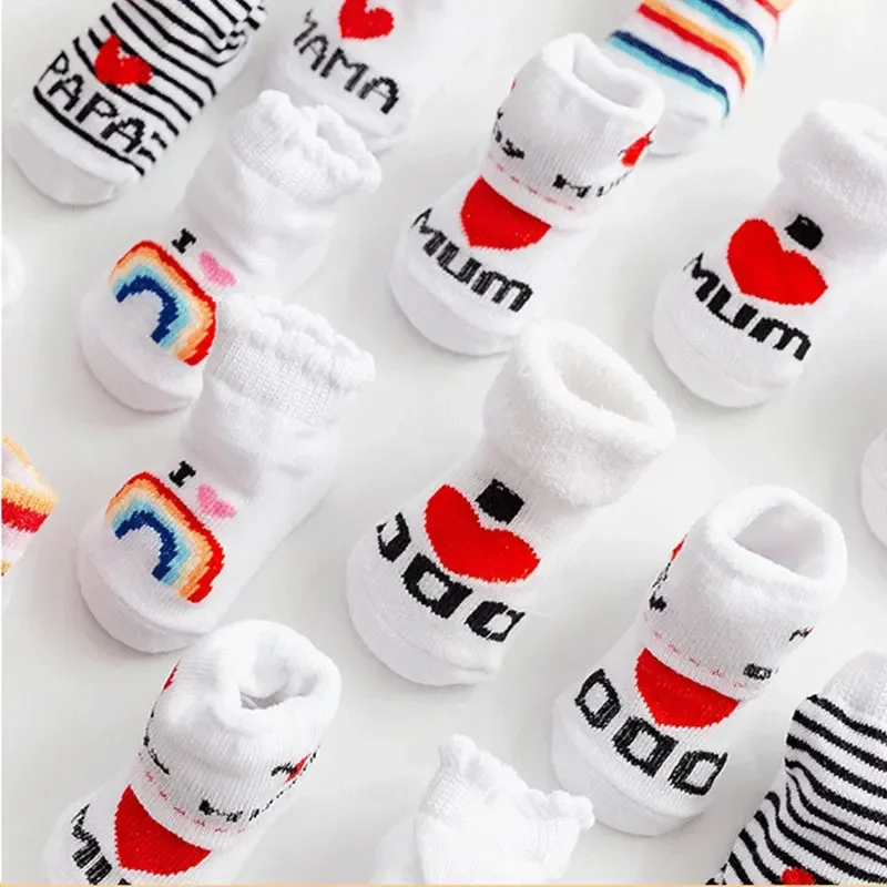 春夏ベビーガールズボーイズ綿ソフト暖かい靴下新生児幼児レター - Baby Clothing Dividers のレビューと価格