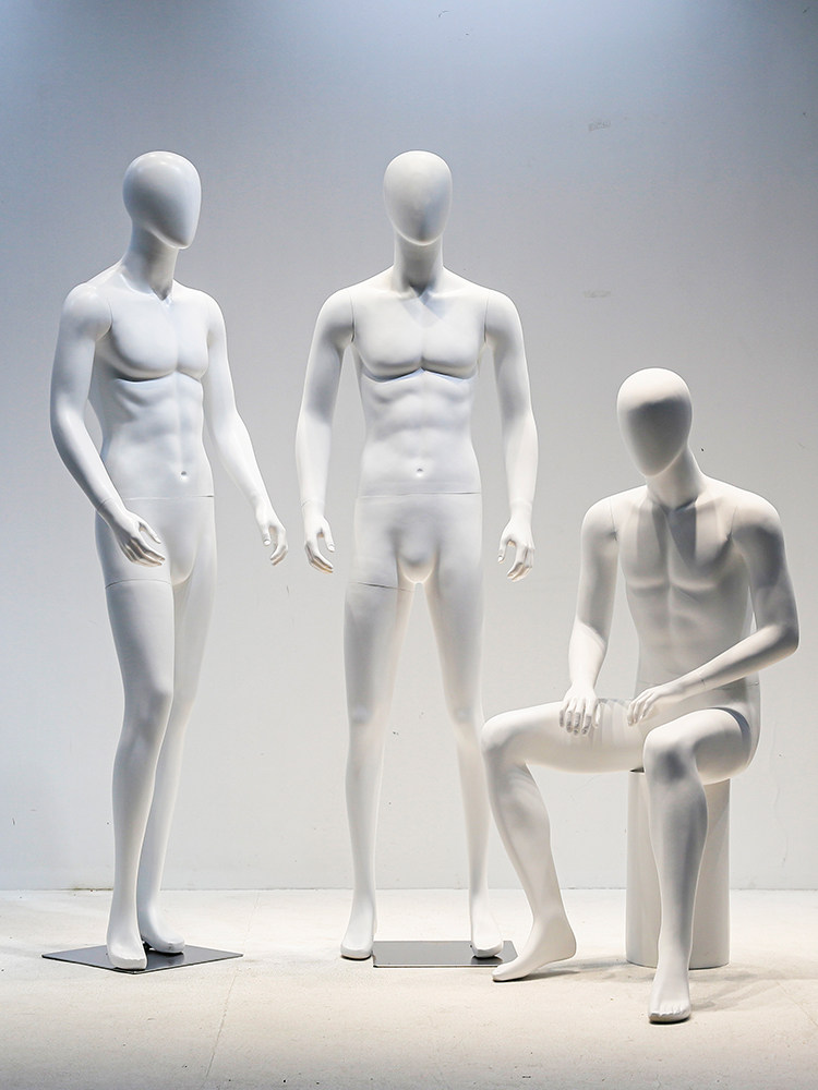 ユージア製、高級感のある男性用マネキン。衣料品店のショーウィ - Baby Clothing High End のレビューと価格
